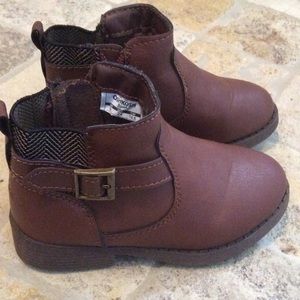 Oshkosh brown toddler boots - size 8